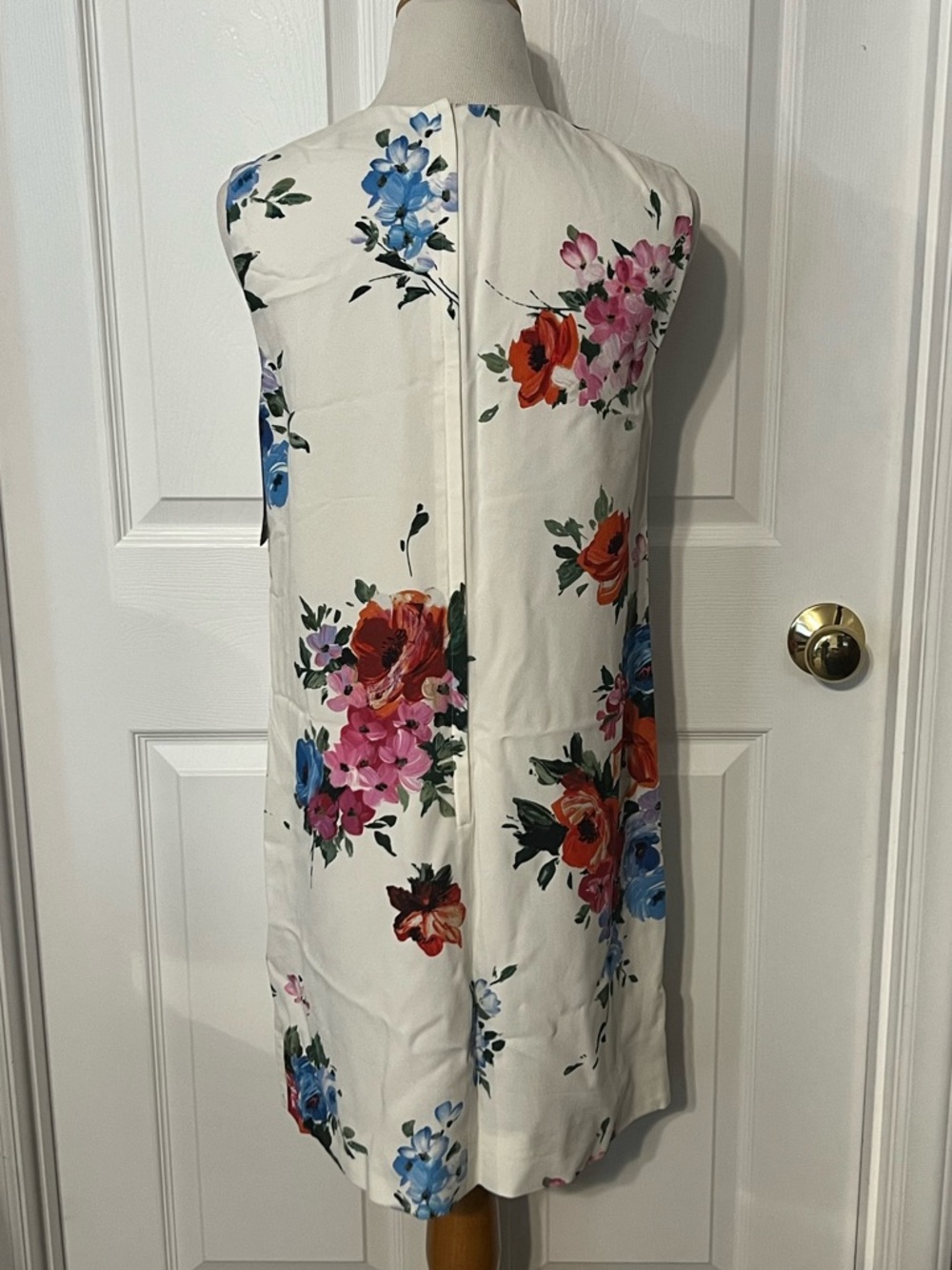 NWT Dolce & Gabbana White Floral Mini Dress with Pink, Red and Blue Blooms - Picture 4 of 12